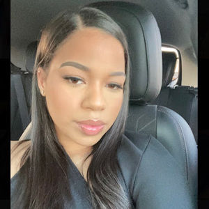 Meet your Posher, Denissa